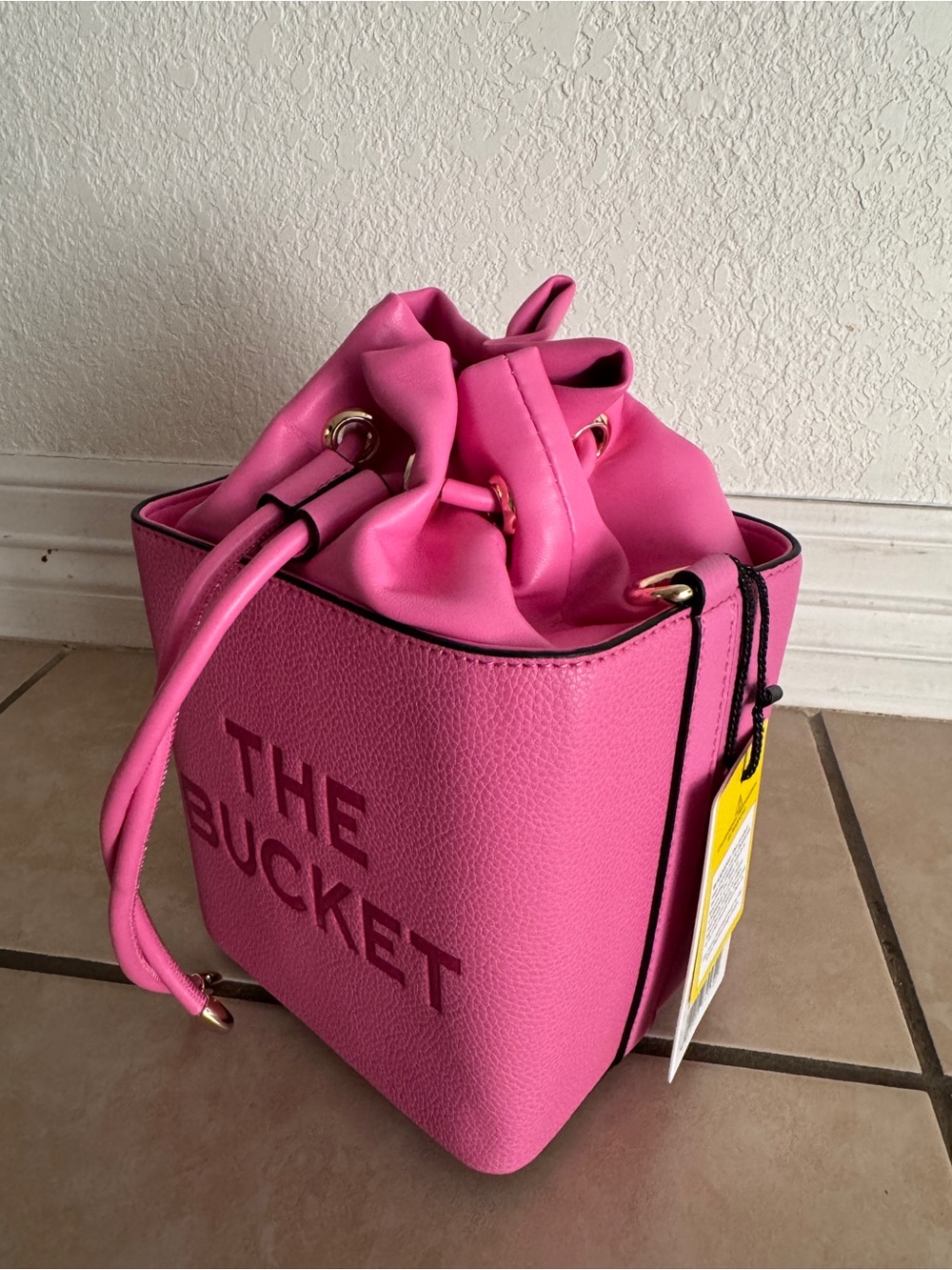 Pink 'The Bucket' medium Bucket Bag with “the wallet” and wristlet - Picture 4 of 12